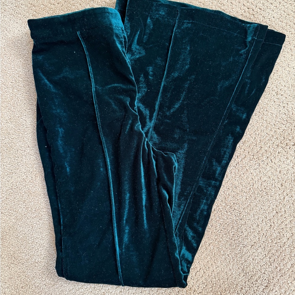 Lulus Emerald Green Velvet Flare Pants perfect for Christmas Holidays NYE🎄🤶🏻 - Picture 2 of 6